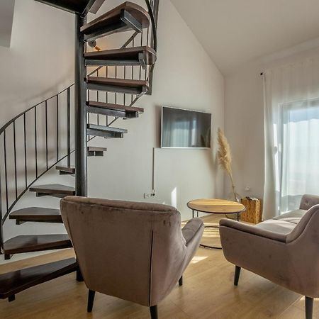 شقة Apartman Rojo أوميس المظهر الخارجي الصورة