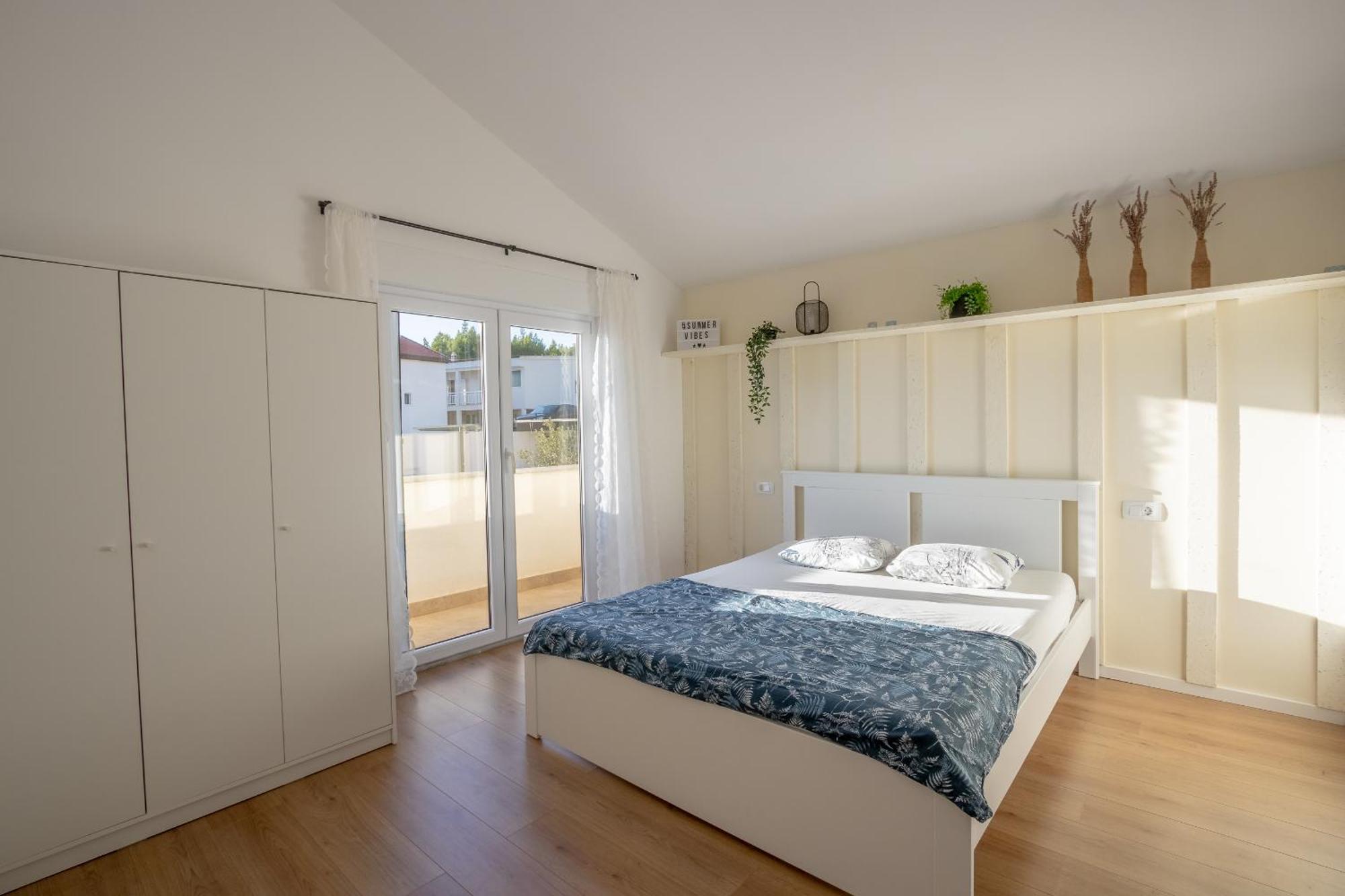 شقة Apartman Rojo أوميس المظهر الخارجي الصورة