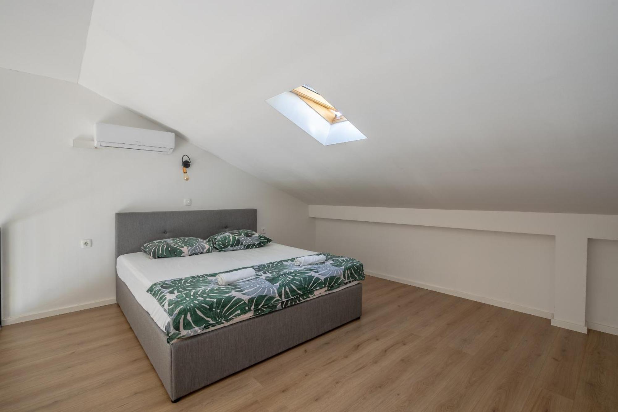 شقة Apartman Rojo أوميس المظهر الخارجي الصورة